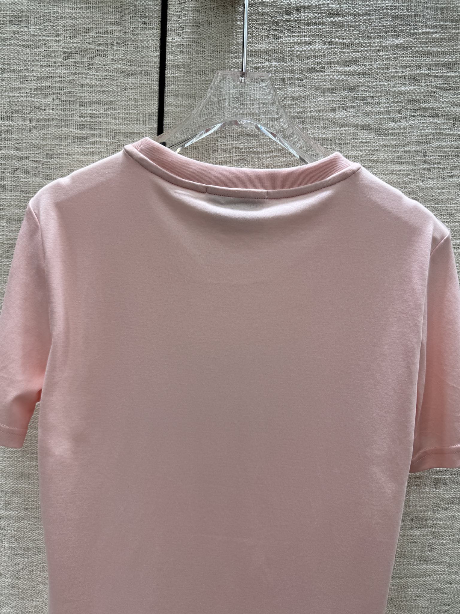 Футболка Celine 2403 с вышитыми сердечками и буквами - розовая