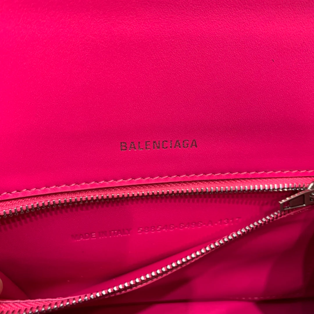 Сумка Balenciaga Hourglass - розово-красная, из гладкой кожи.