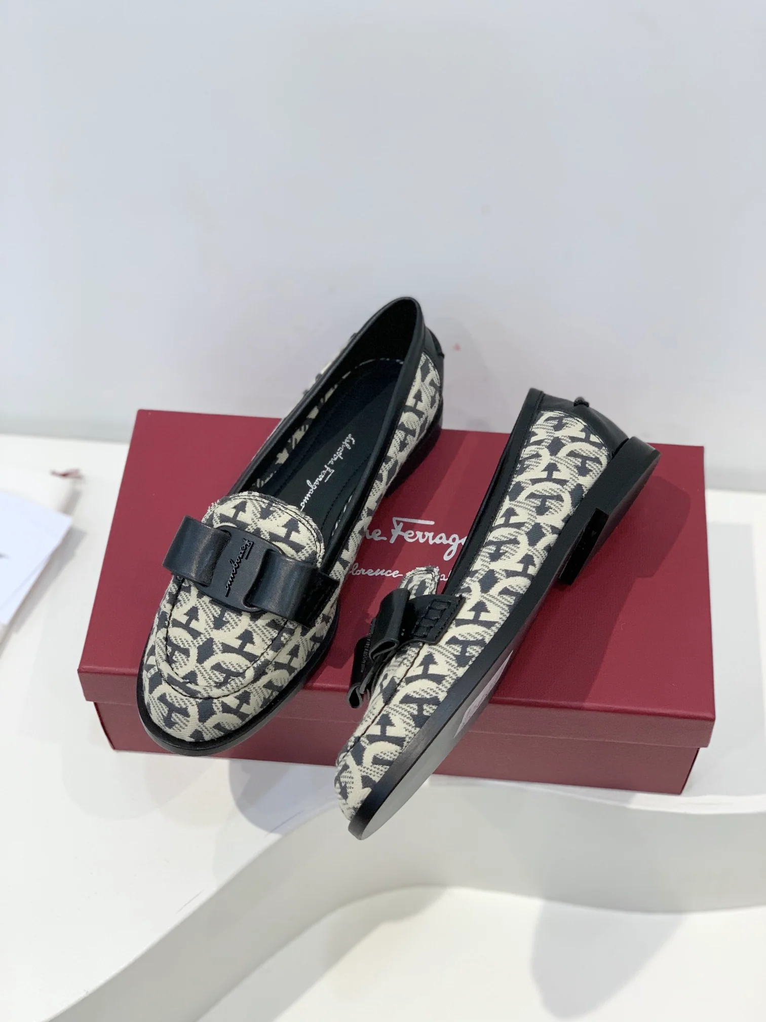 Salvatore Ferragamo - Закрытые балетки