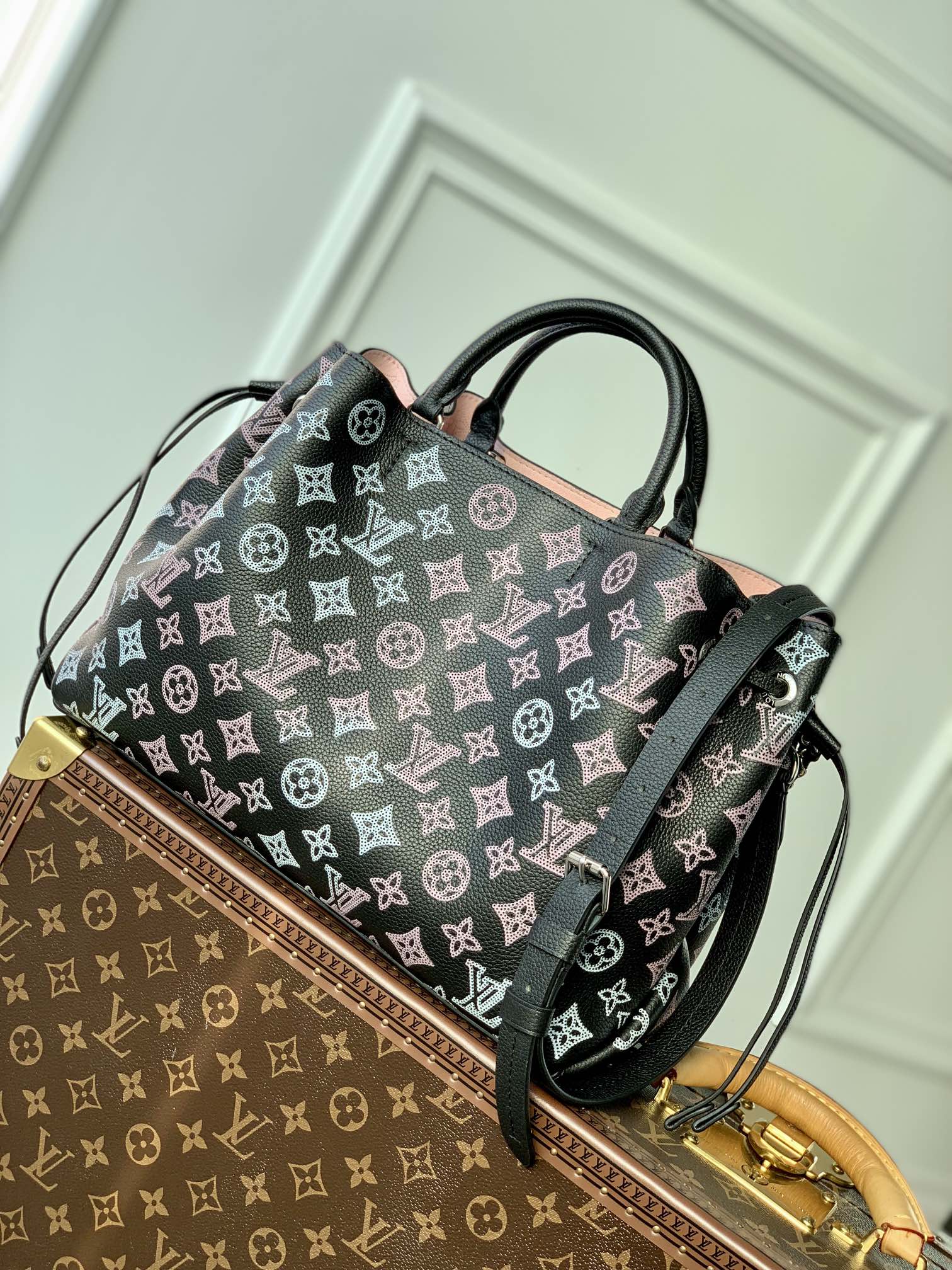 m21107-LV-Bella-Tote Bag-Exclusive Black