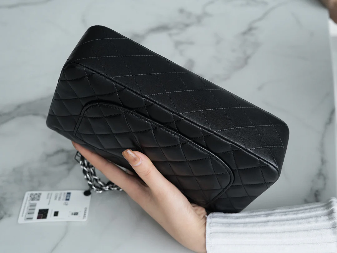 Сумка Chanel CF Medium - 23 см - из черной овечьей кожи с серебряной пряжкой - CF23