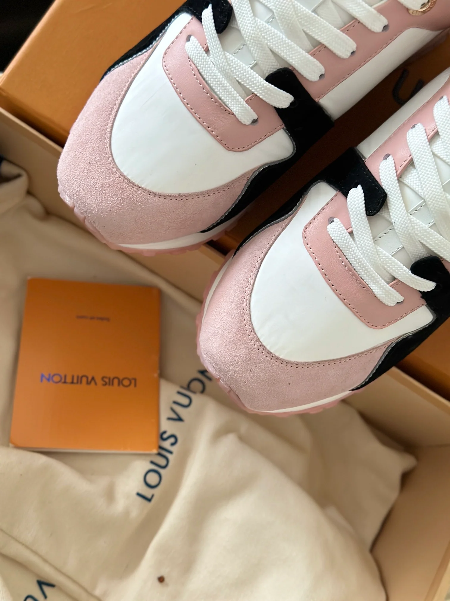 Кроссовки LV Runaway - розовые