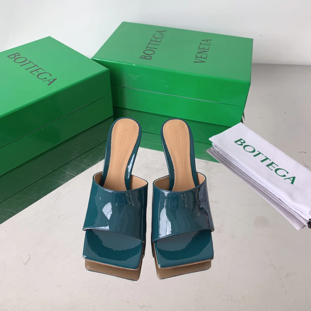 Дом BV - Квадратная голова - Корень