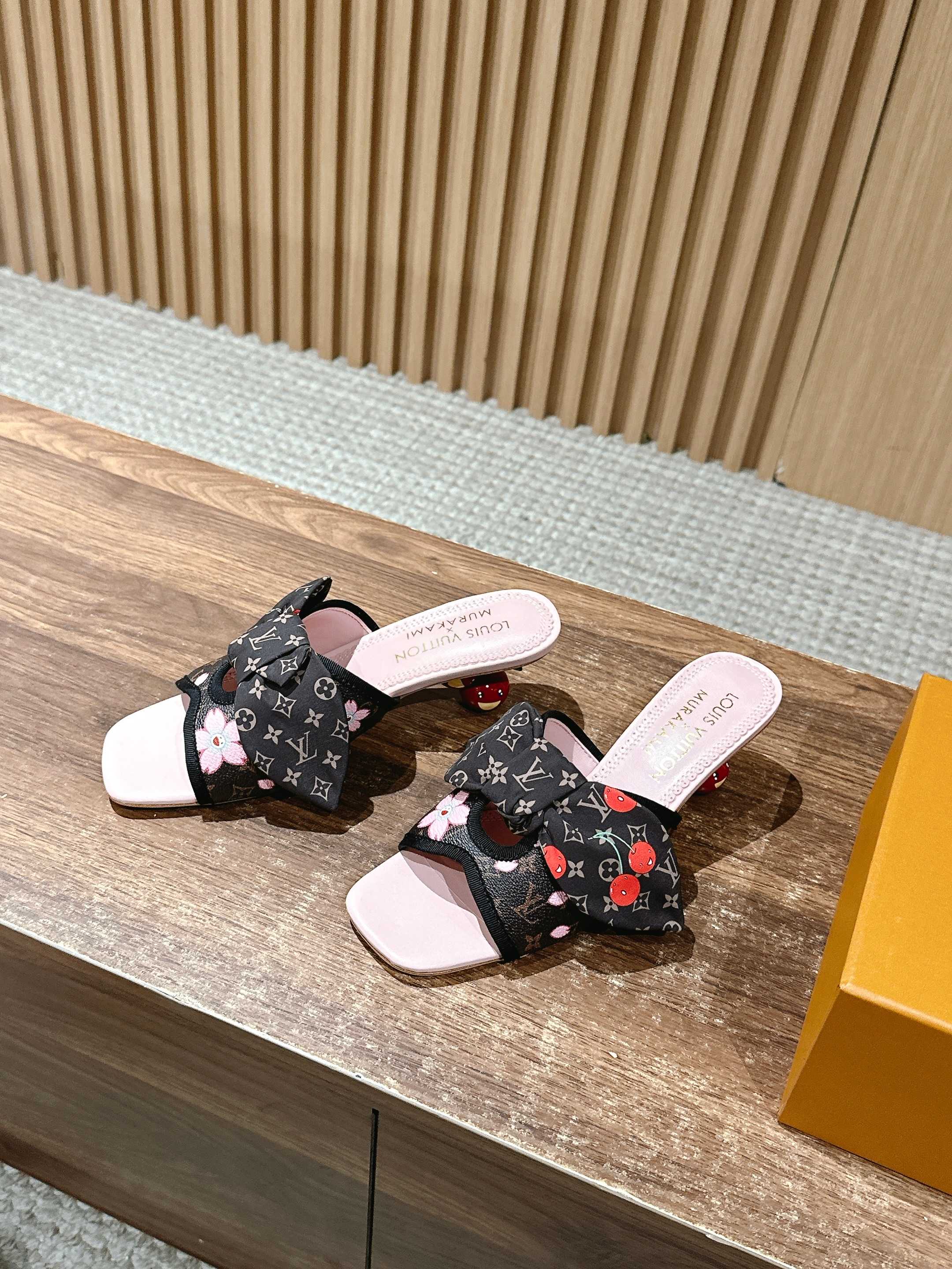 LV - Босоножки на низком каблуке с бантом и цветущей вишней - Розовые