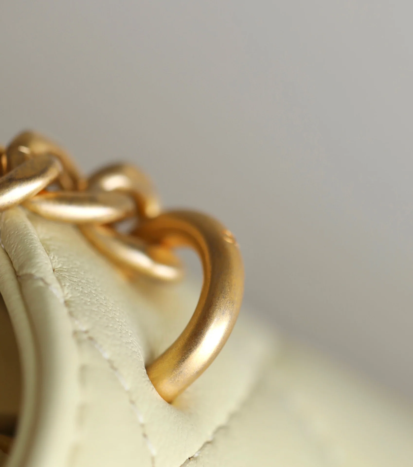 Новинка сезона весна/лето 2023 от Chanel - Сумка через плечо с цепочкой Camellia - WOC - Желтая 