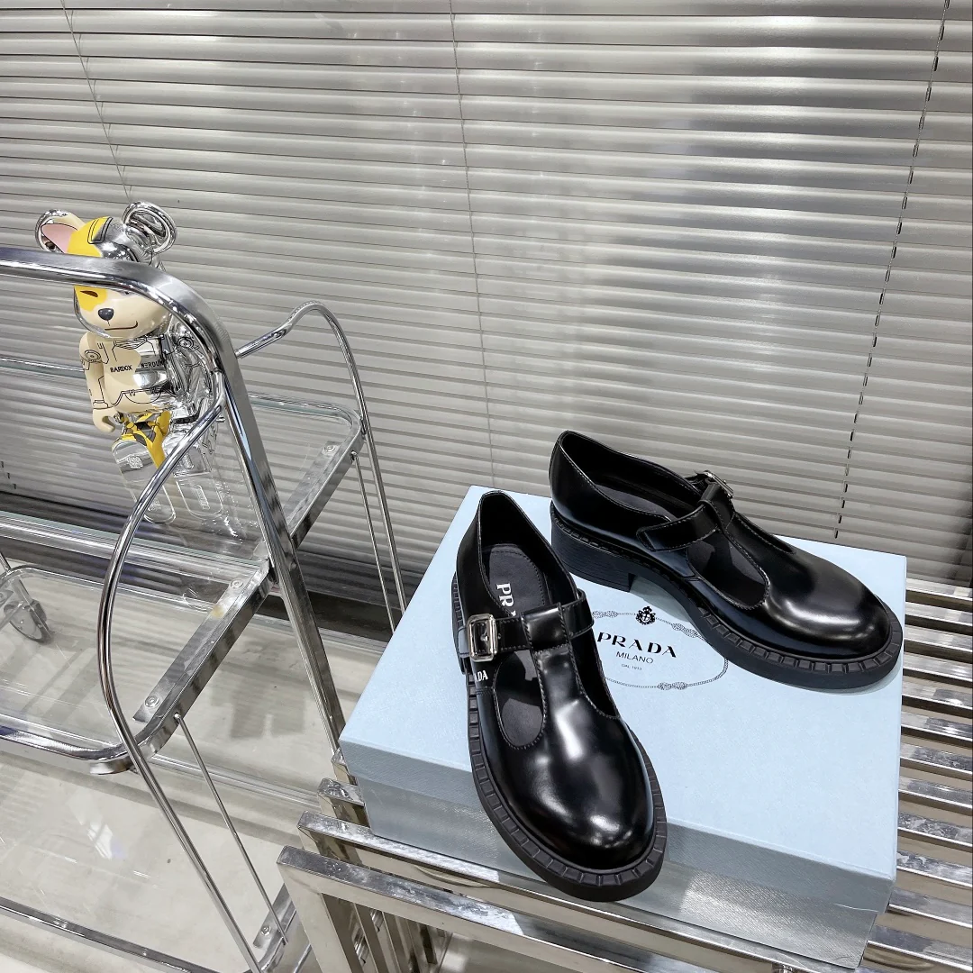 Prada - Коллекция ранней весны 2022 года - Туфли Мэри Джейн