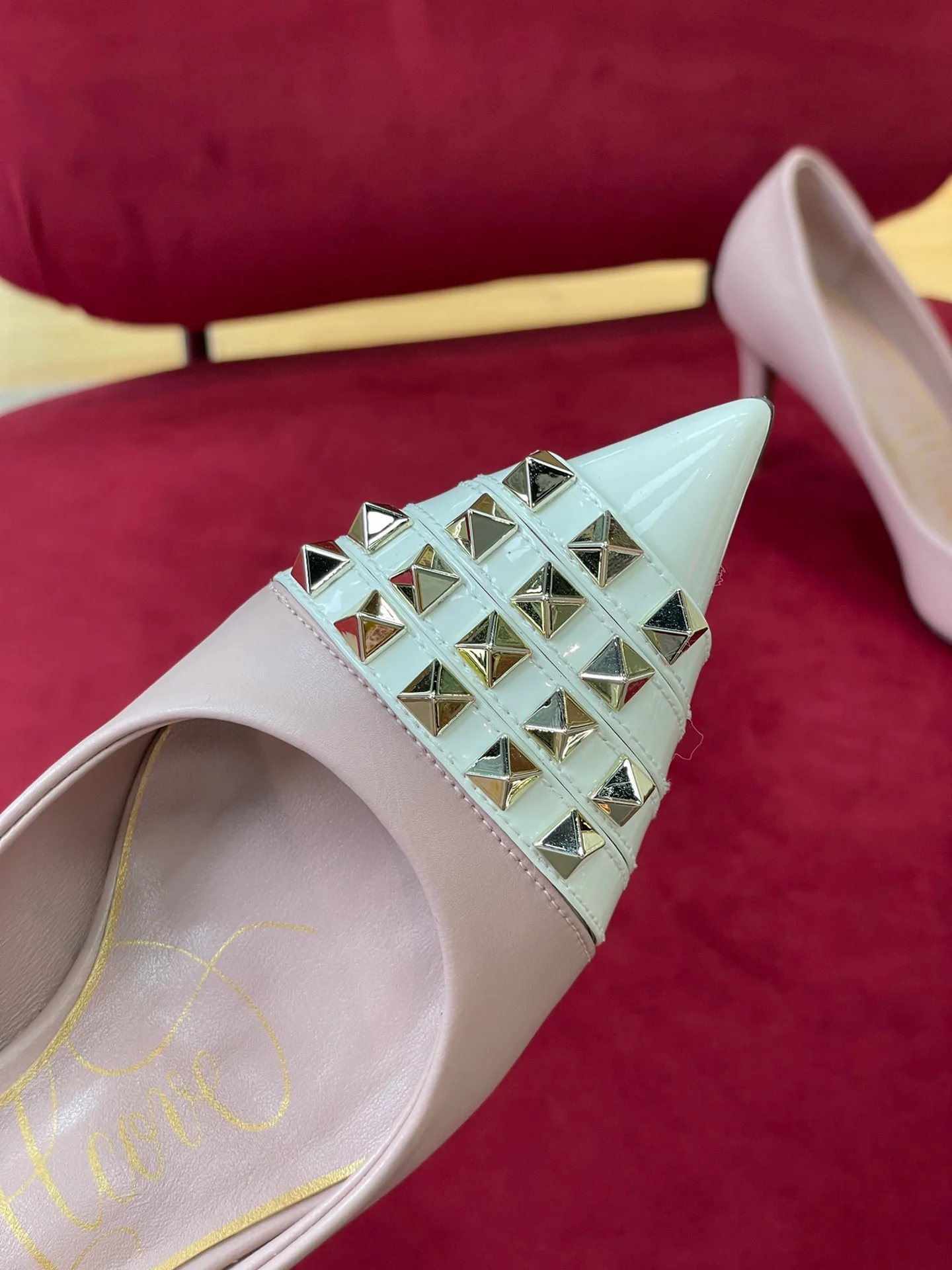 Valentino - Классические туфли на высоком каблуке с заклепками