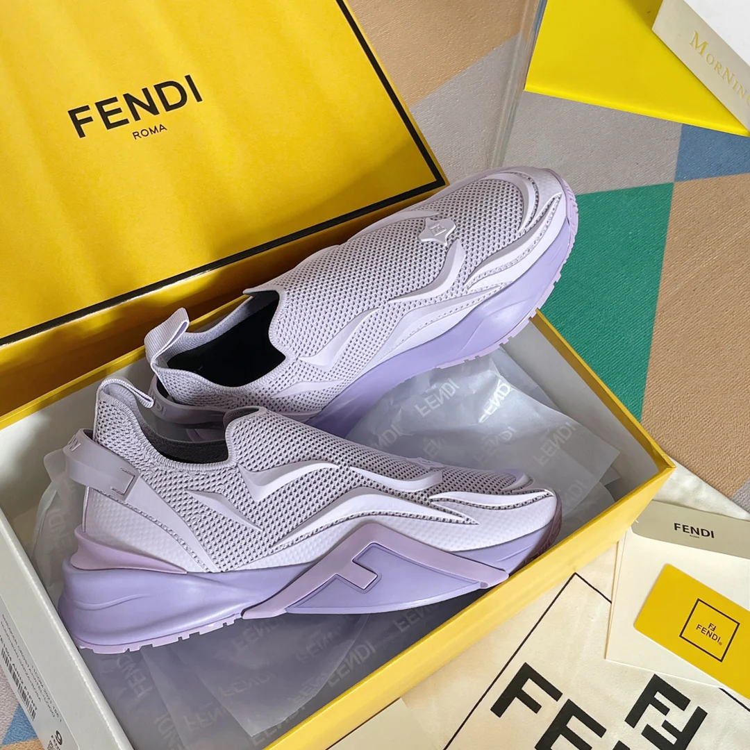Новинка 2023 года от Fendi - кроссовки Flow Series Flyknit - фиолетовые.