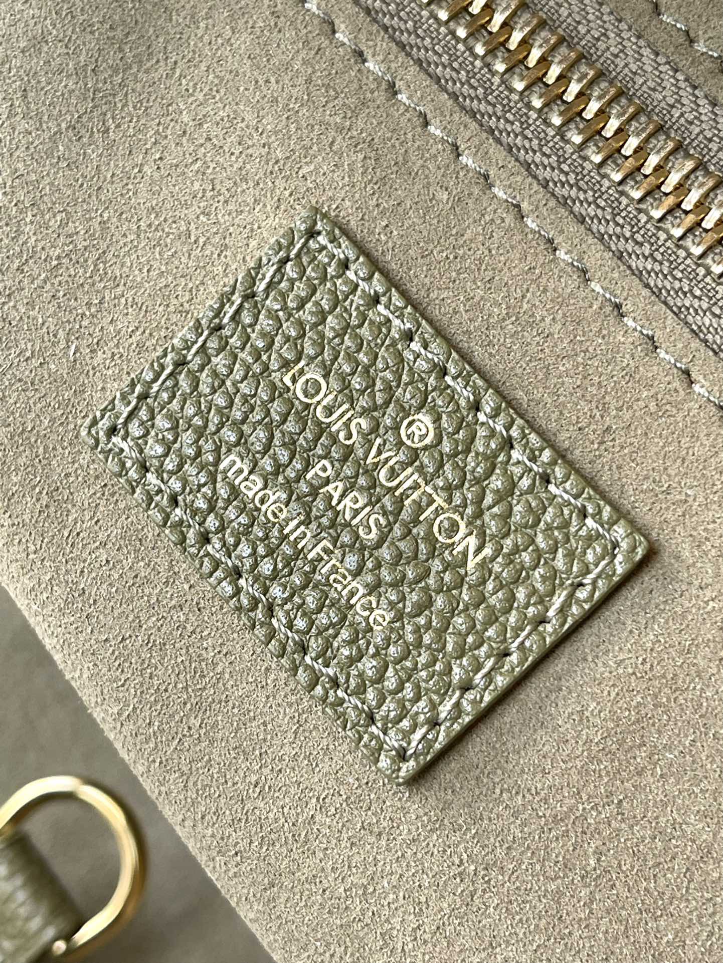 m46649-LV-neverfull-handbag-avocado green