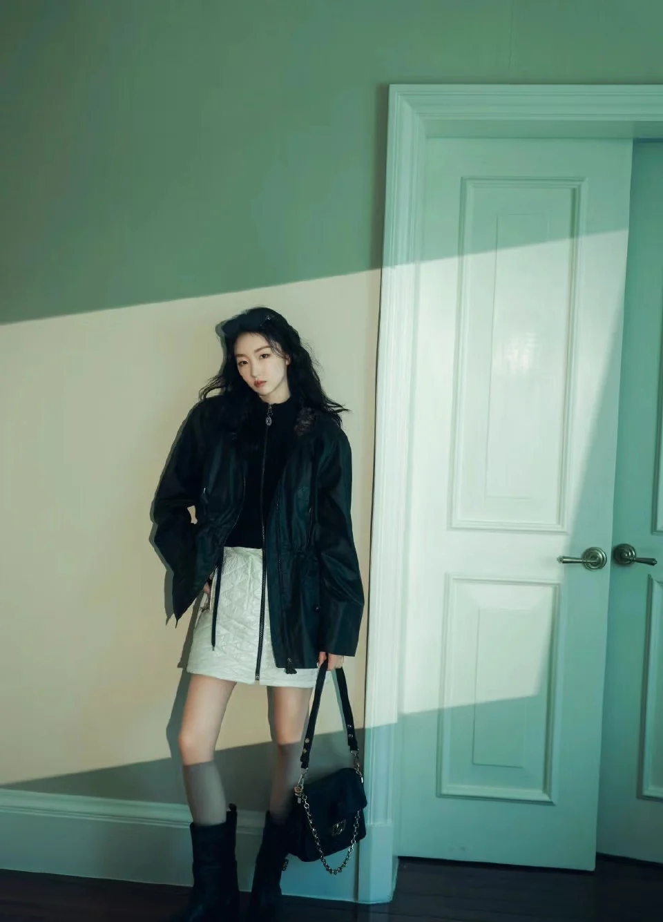 m25209-LV-dauphine-soft crossbody bag-black