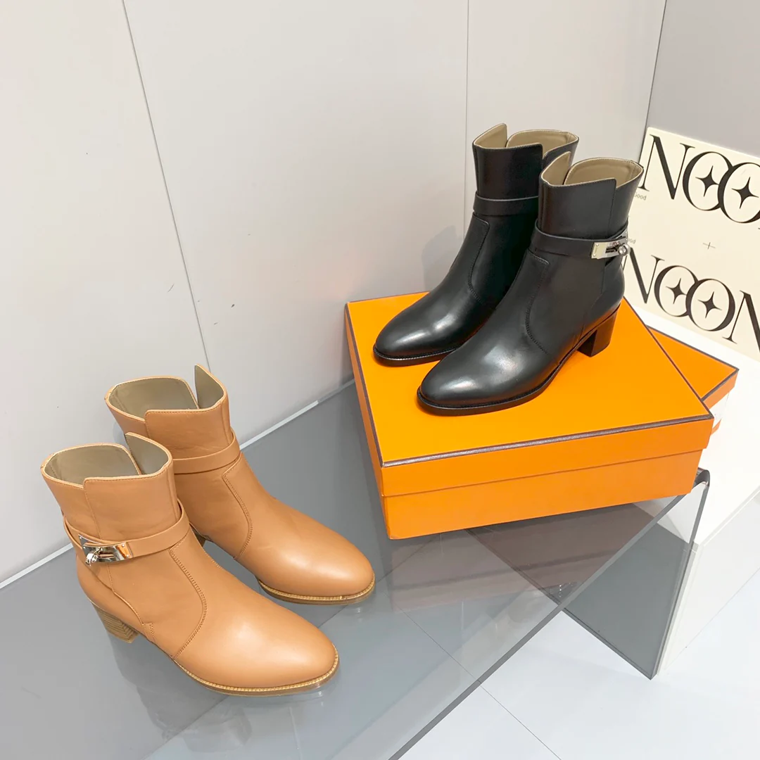 Ботинки на невысоком каблуке из коллекции Hermes Kelly Buckle - верблюжий цвет