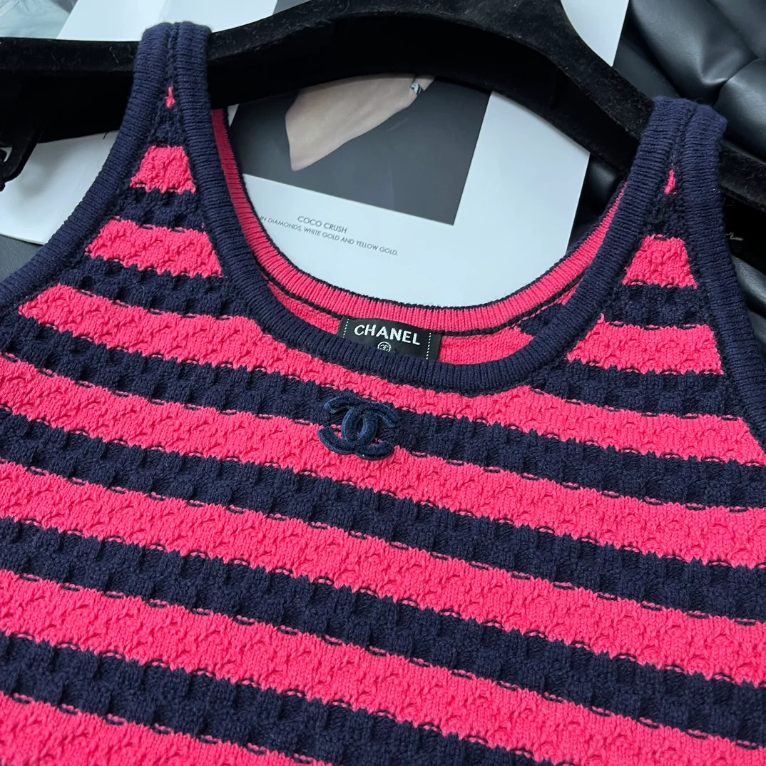 Chanel - 2403-24 Новинка: Полосатый жилет с круглым вырезом - 1