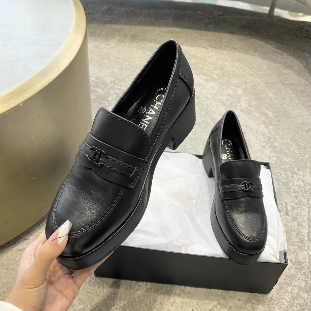 Новинка сезона весна/лето 2023 от Chanel - Лоферы на платформе - Черные