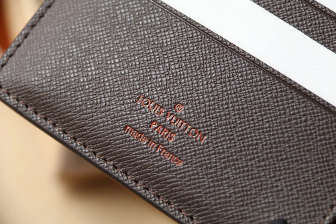 LV-m60895-несколько коротких бумажников с монограммой и клетчатым узором