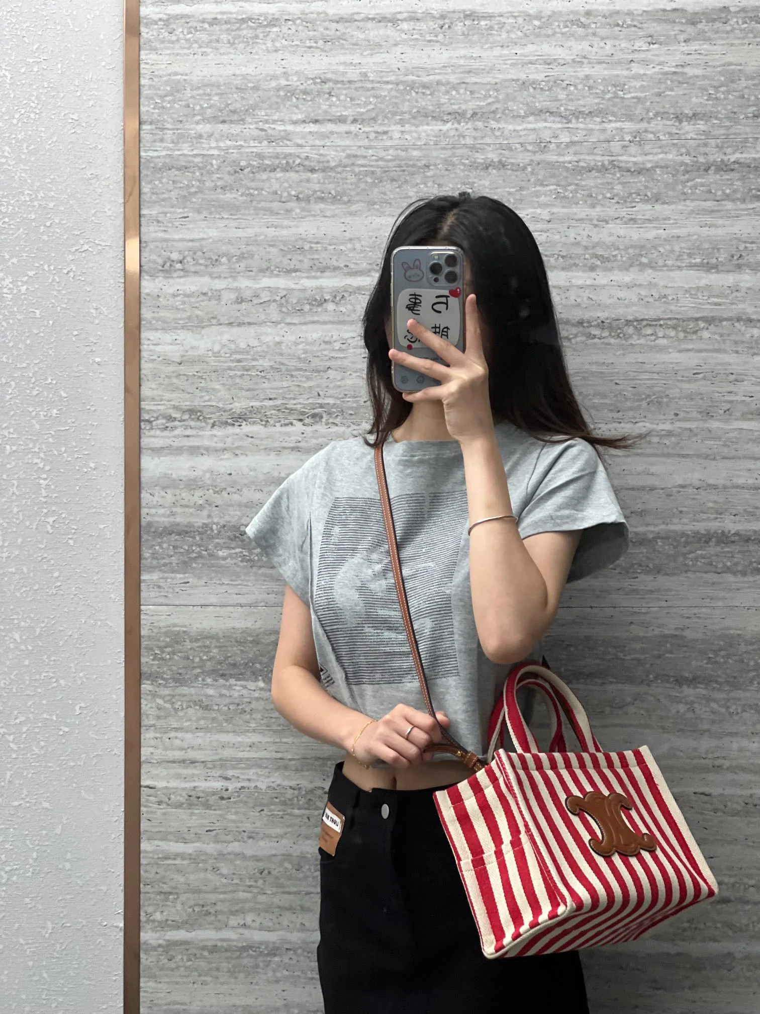 Сумка-шоппер Celine Cabas Thais в полоску из холста — маленькая, красно-белая.