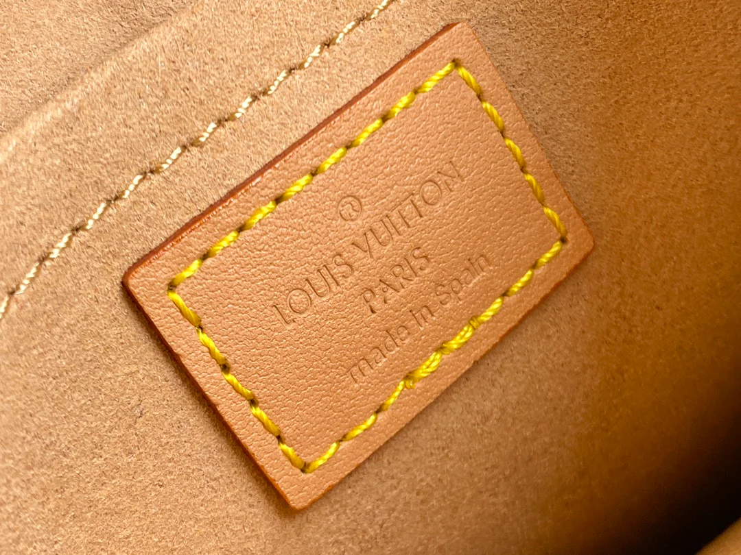 lv-m80288-petit-sac-plat-handbag