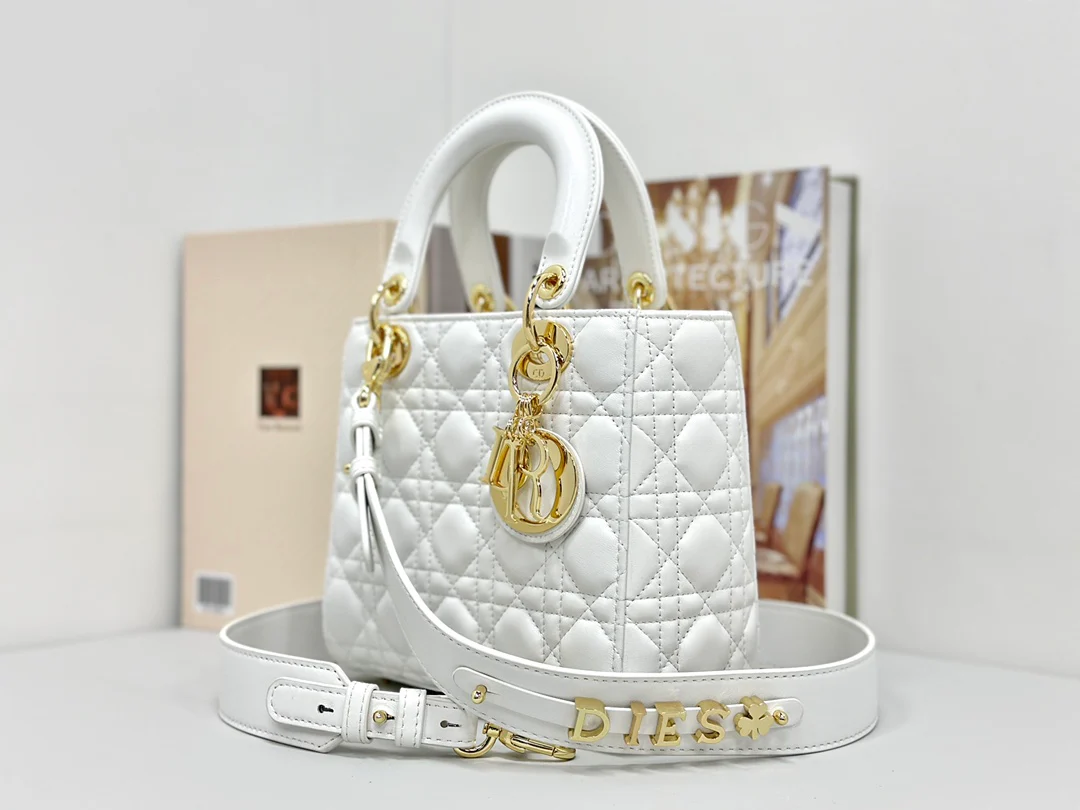 Коллекция Dior Lady - Белая овечья кожа