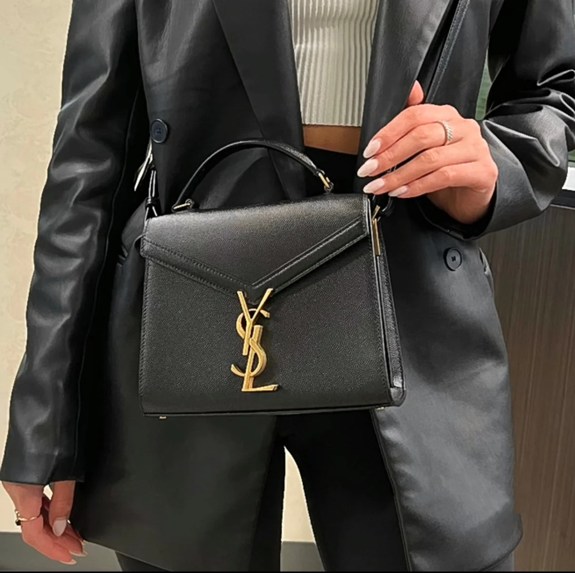 YSL Cassandra 20 см, размер S, черные - на фото.