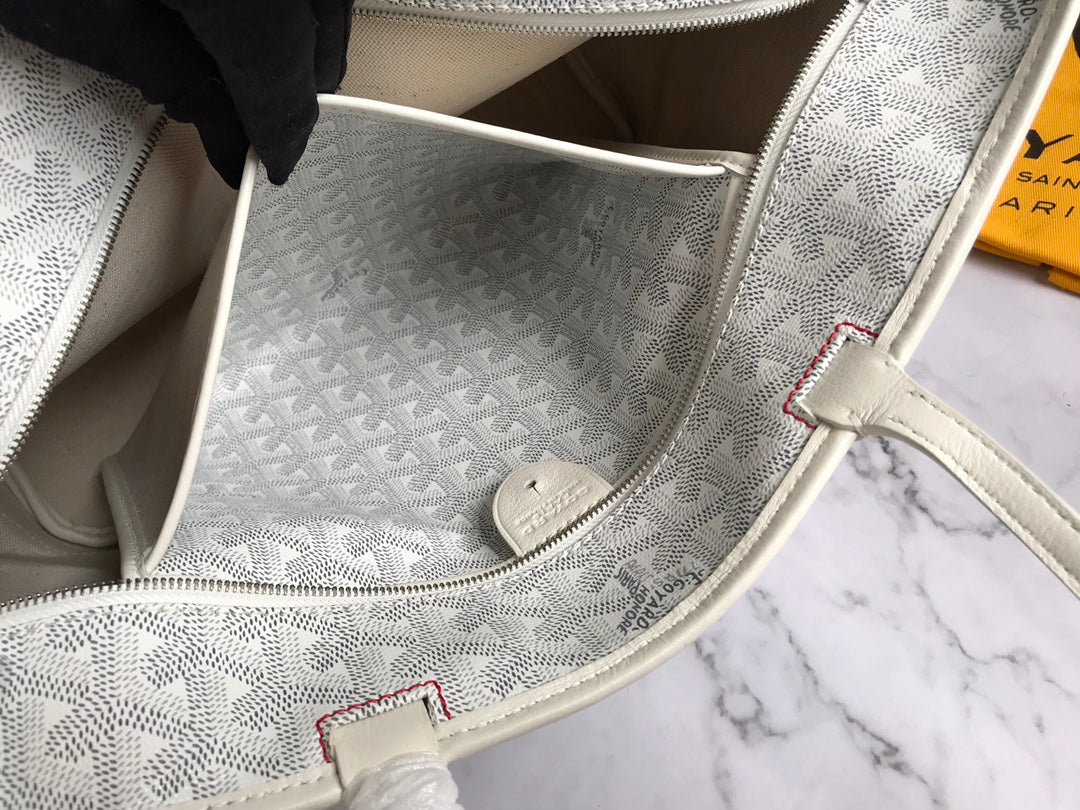 Маленькая сумка-тоут Goyard на молнии - белая.
