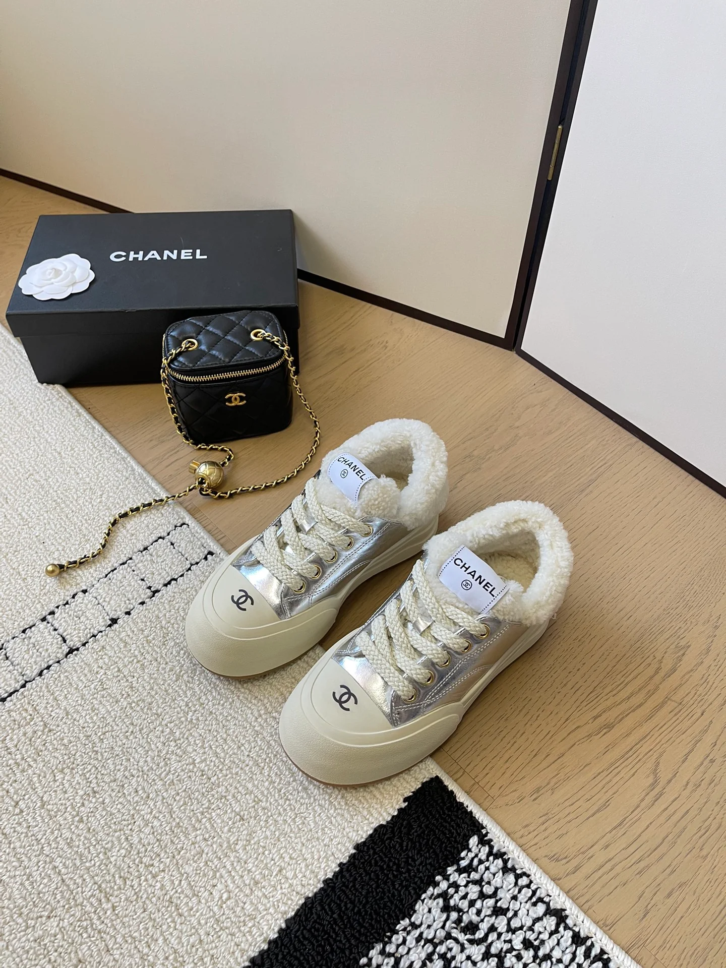 Повседневные шерстяные туфли Chanel 2024 - серебристые