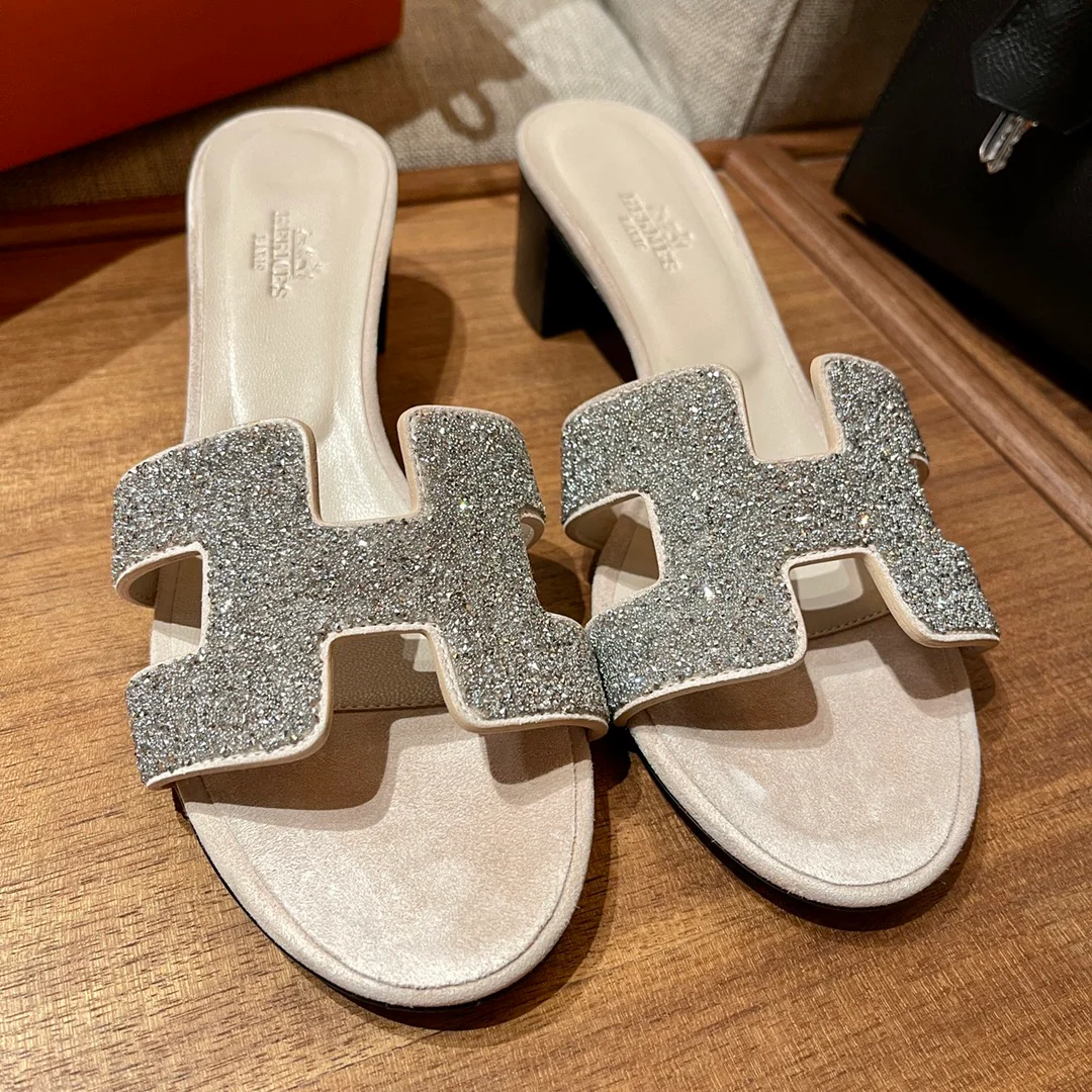 Босоножки Hermes-H на среднем каблуке с бриллиантовой гравировкой-4