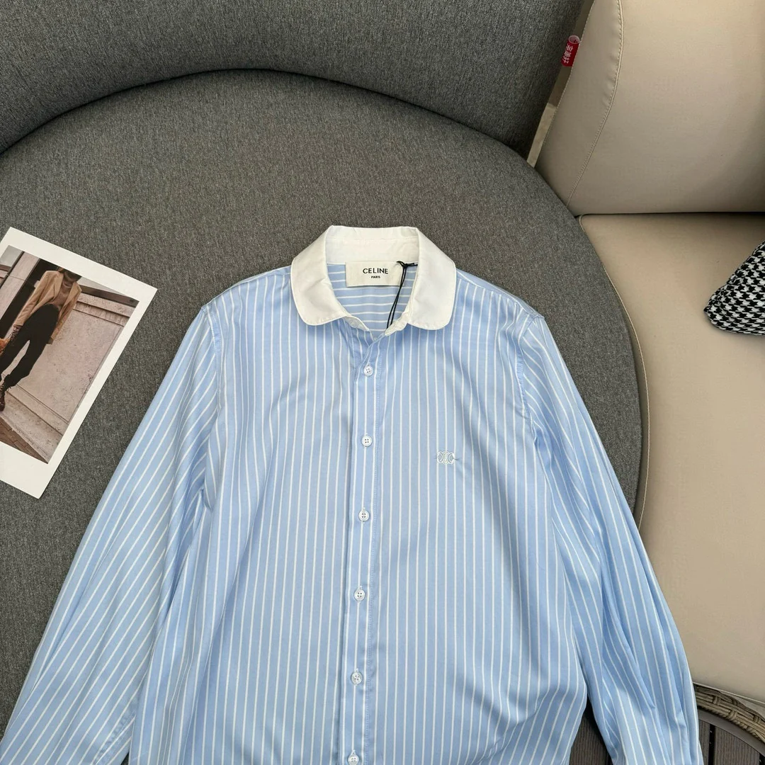 Новинка сезона весна/лето 2024 от Celine: рубашка в сине-белую полоску с вышивкой ?Триумфальная арка?.