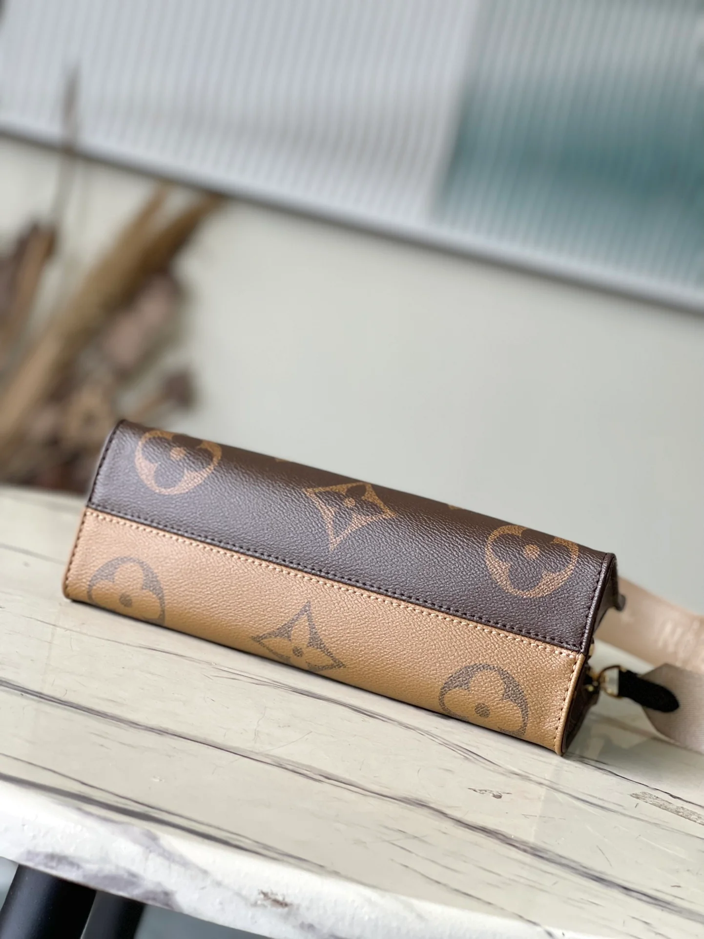 m46653-LV-onthego-east-west