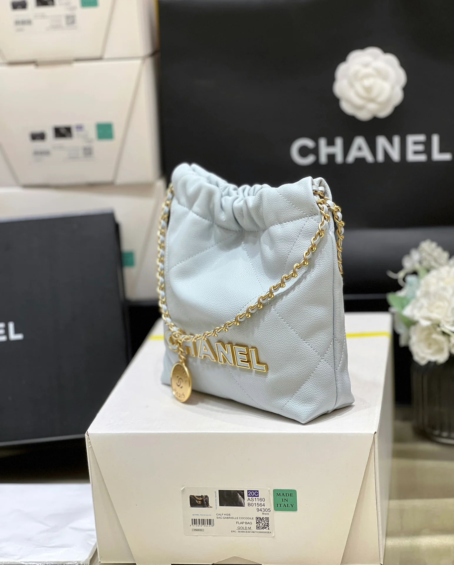 Мини-сумка Chanel Mini 22, лимитированная серия, мусорный мешок - белый.