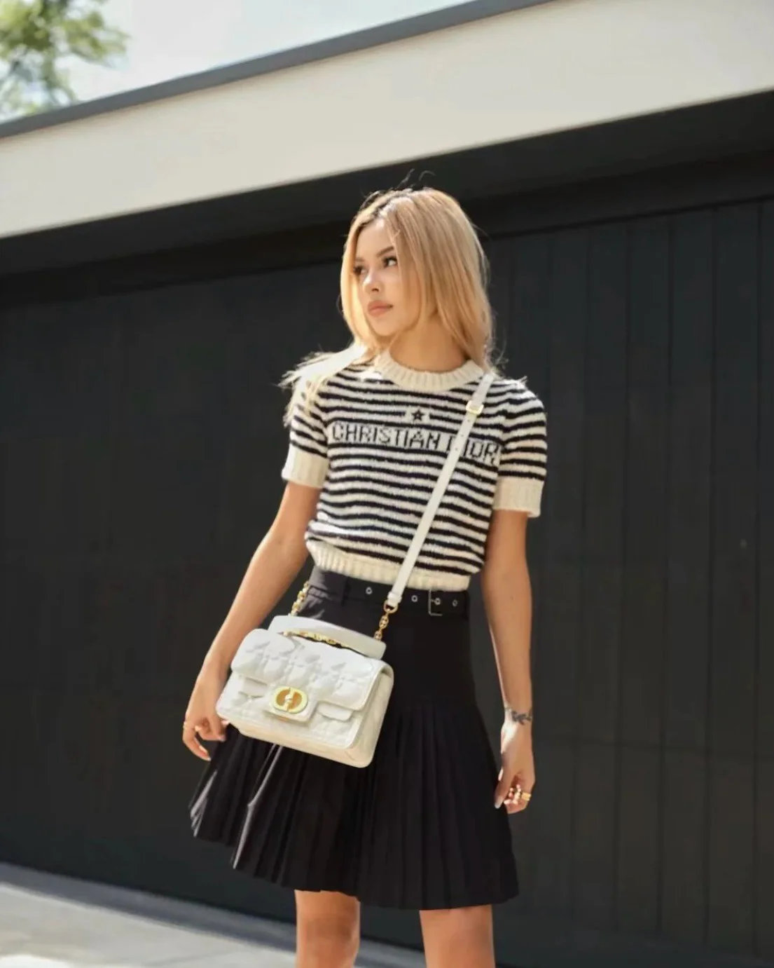 Сумка Dior Jolie Collection с жемчужной цепочкой - белая - средний размер