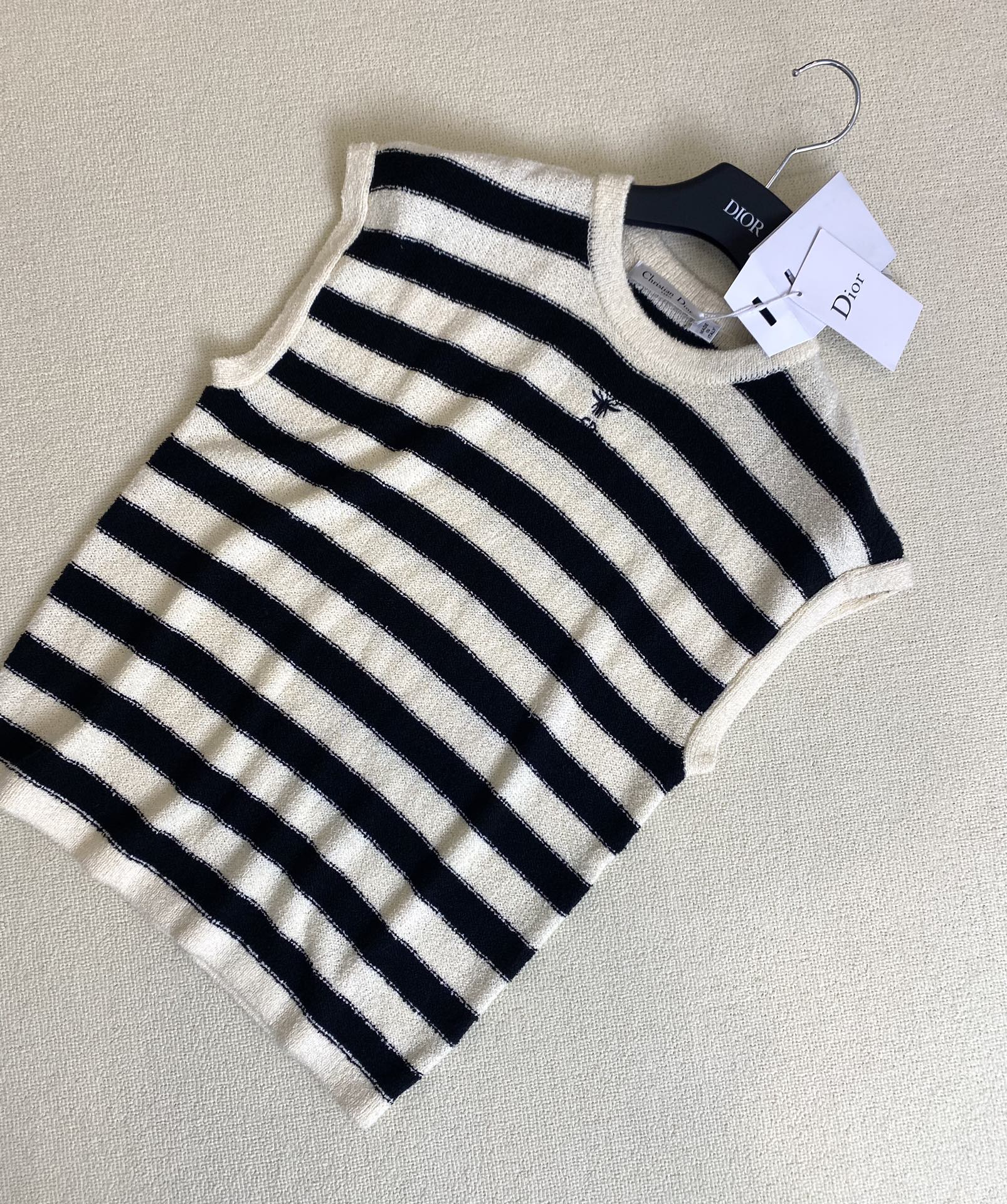 Dior - 2403 - Новинка ранней весны. Вязаный жилет без рукавов.