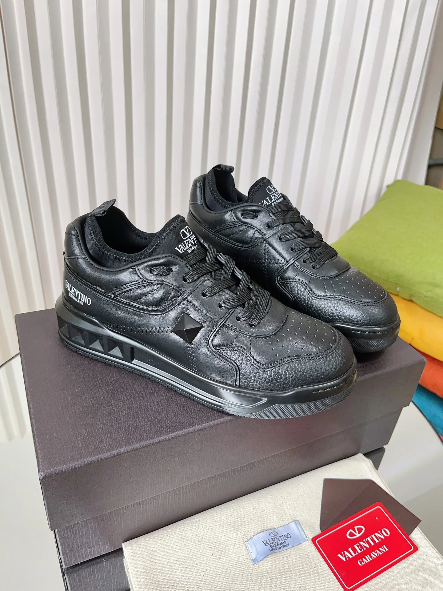 Valentino - Повседневные кроссовки - Унисекс - Черные