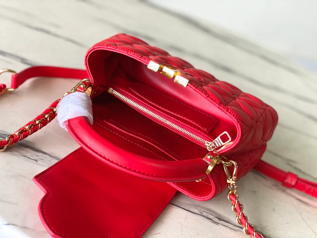 Миниатюрная сумка LV с цепочкой в ??виде четырехлистного клевера — красная.