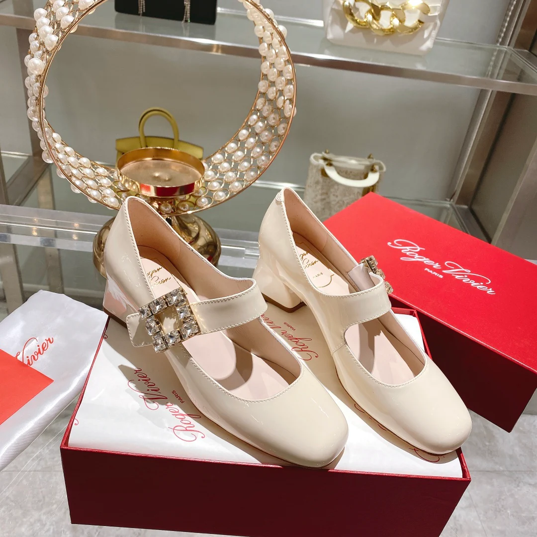 Обувь RV - Новинка весны 2023 - Туфли на низком каблуке из овчины - 4-5 см - Бежевые