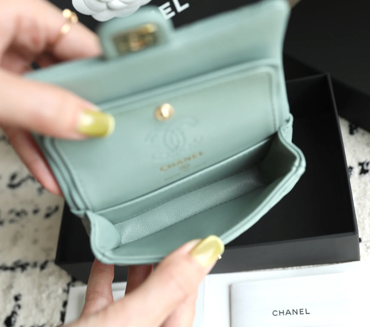 Подвеска Chanel 25a (CF) - Серо-голубая мини-версия - Светло-золотистая пряжка