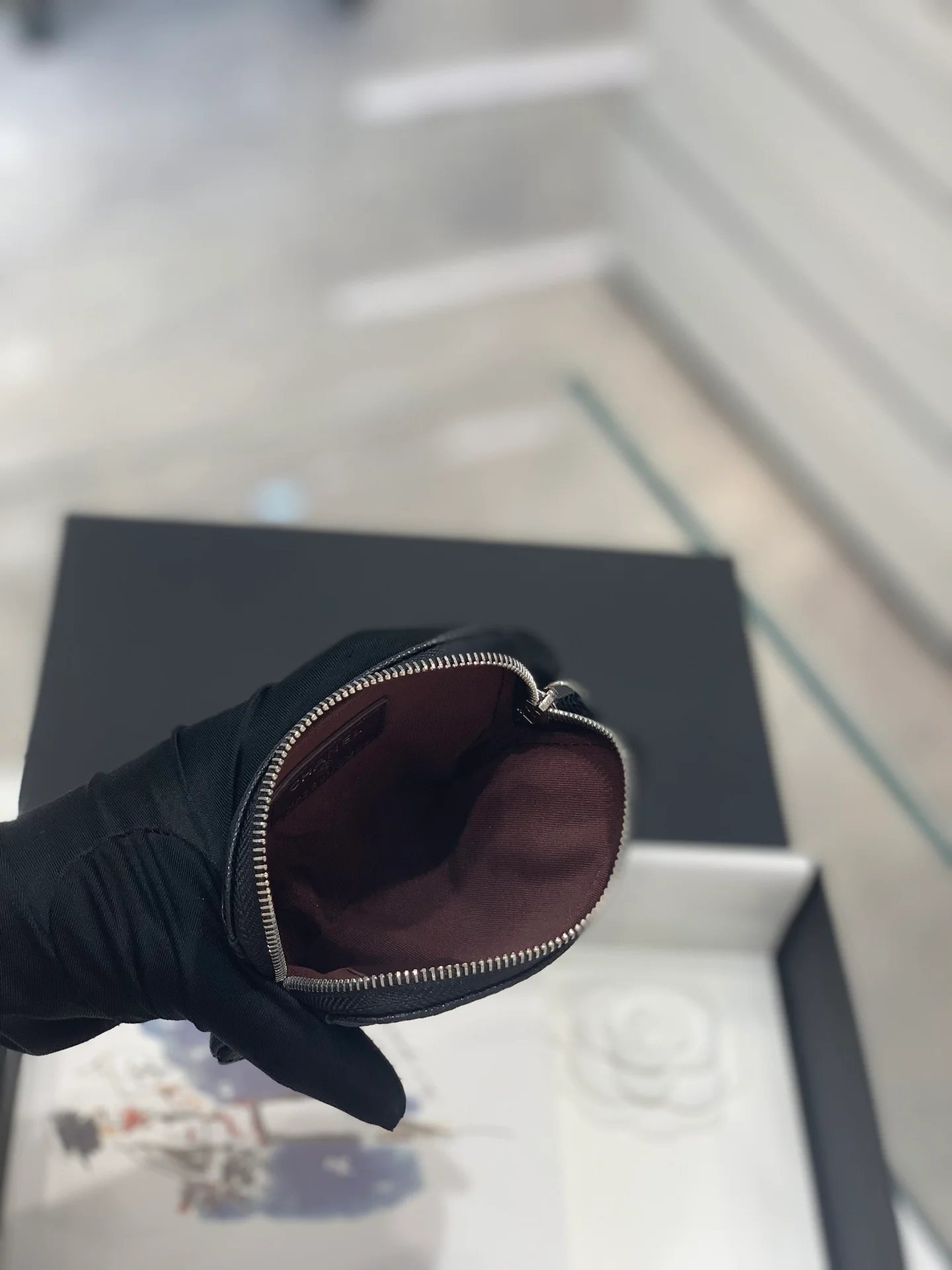 Кошелек-держатель для карт Chanel 22B на молнии - черный