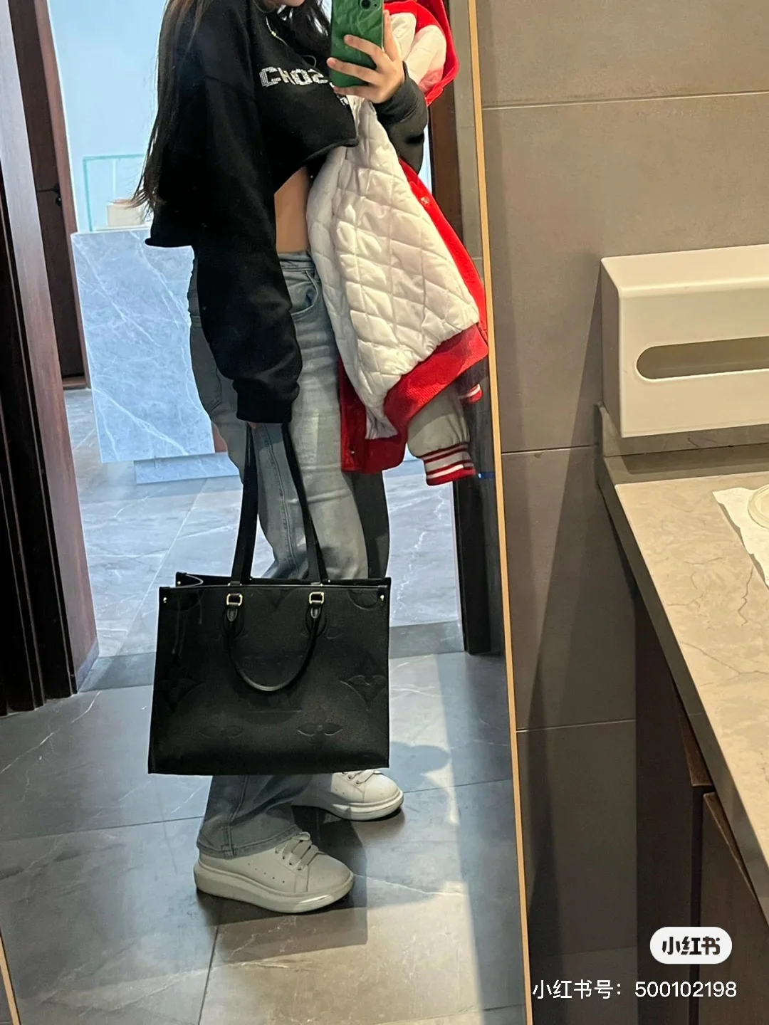 m45653-LV-onthego-pm Сумка-тоут, черная