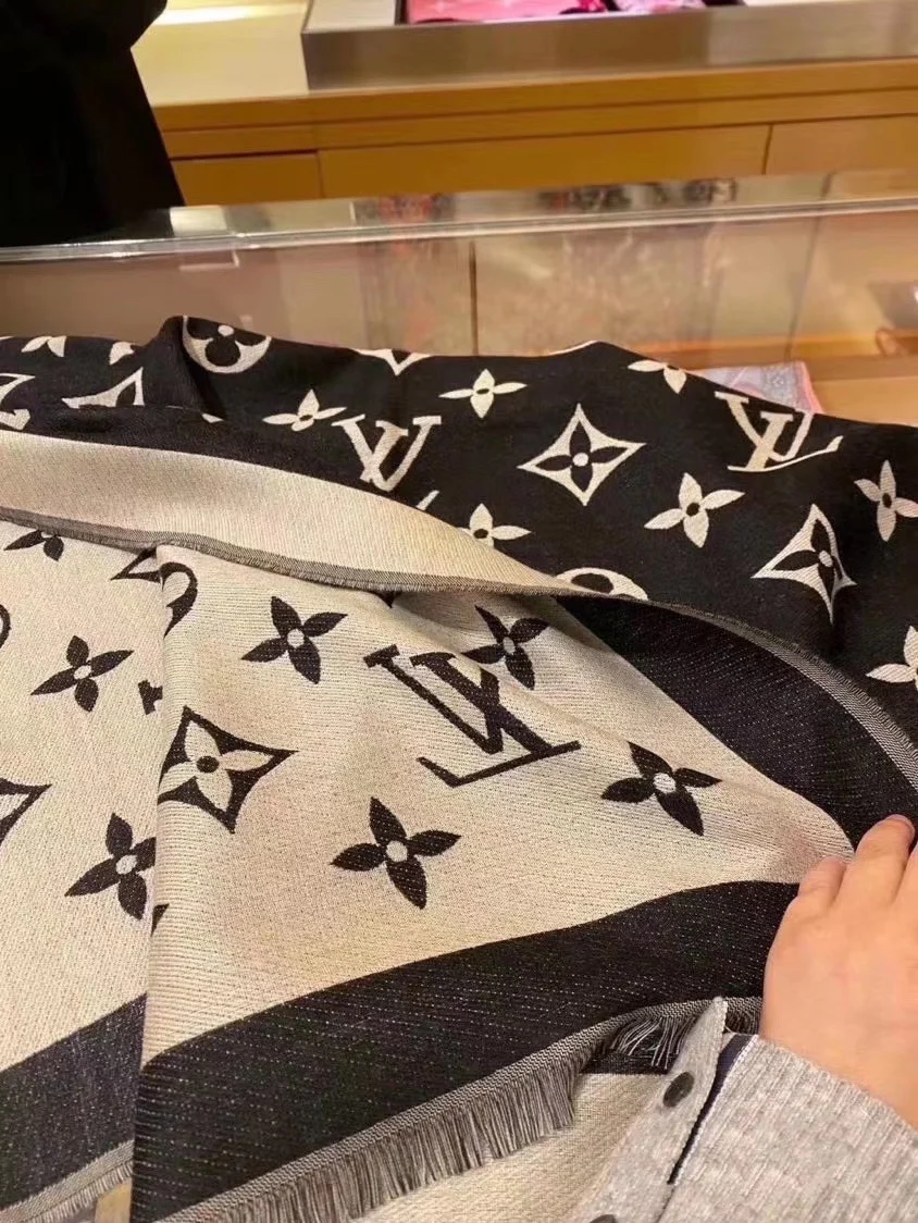 Шерстяной жаккардовый шарф LV Miss LV - 75-200 см