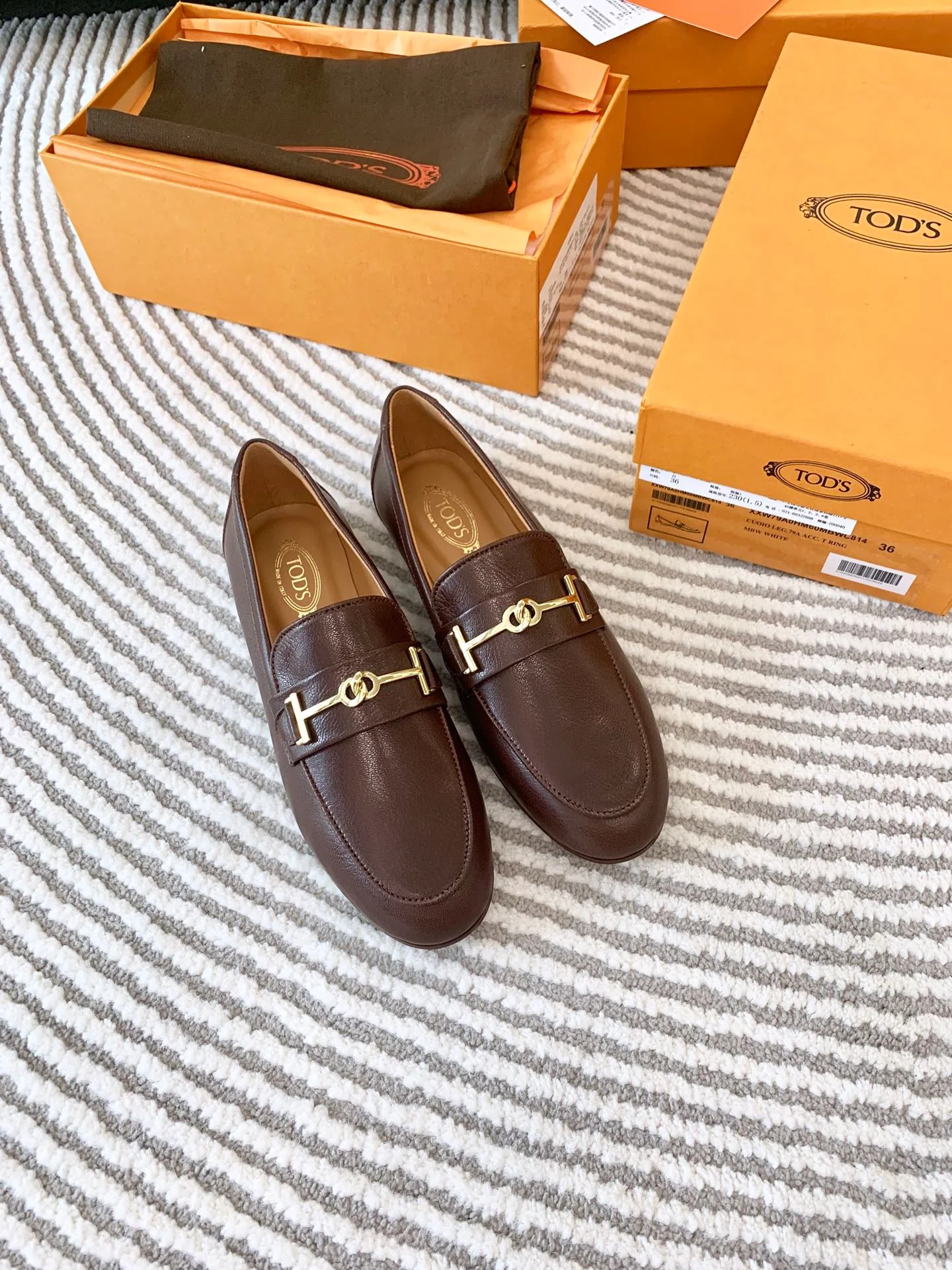 Новинка 2023 года от Tods - Лоферы - Темно-коричневые
