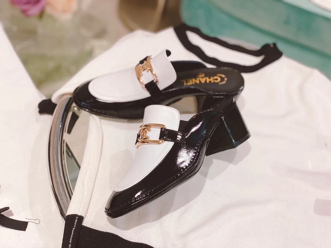 Кожаные мюли на высоком каблуке Chanel из коллекции осень/зима 2022 — высота каблука 5,5 см — размеры 35-39-40-41 (изготовлены на заказ)