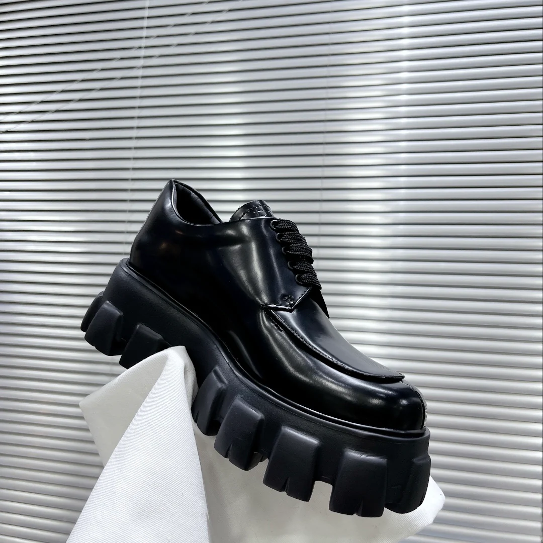 Кожаные туфли Prada на платформе со шнуровкой
