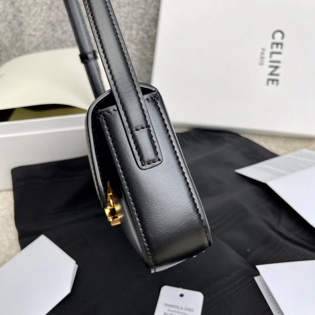 Кожаная сумка через плечо Celine Triomphe - черная