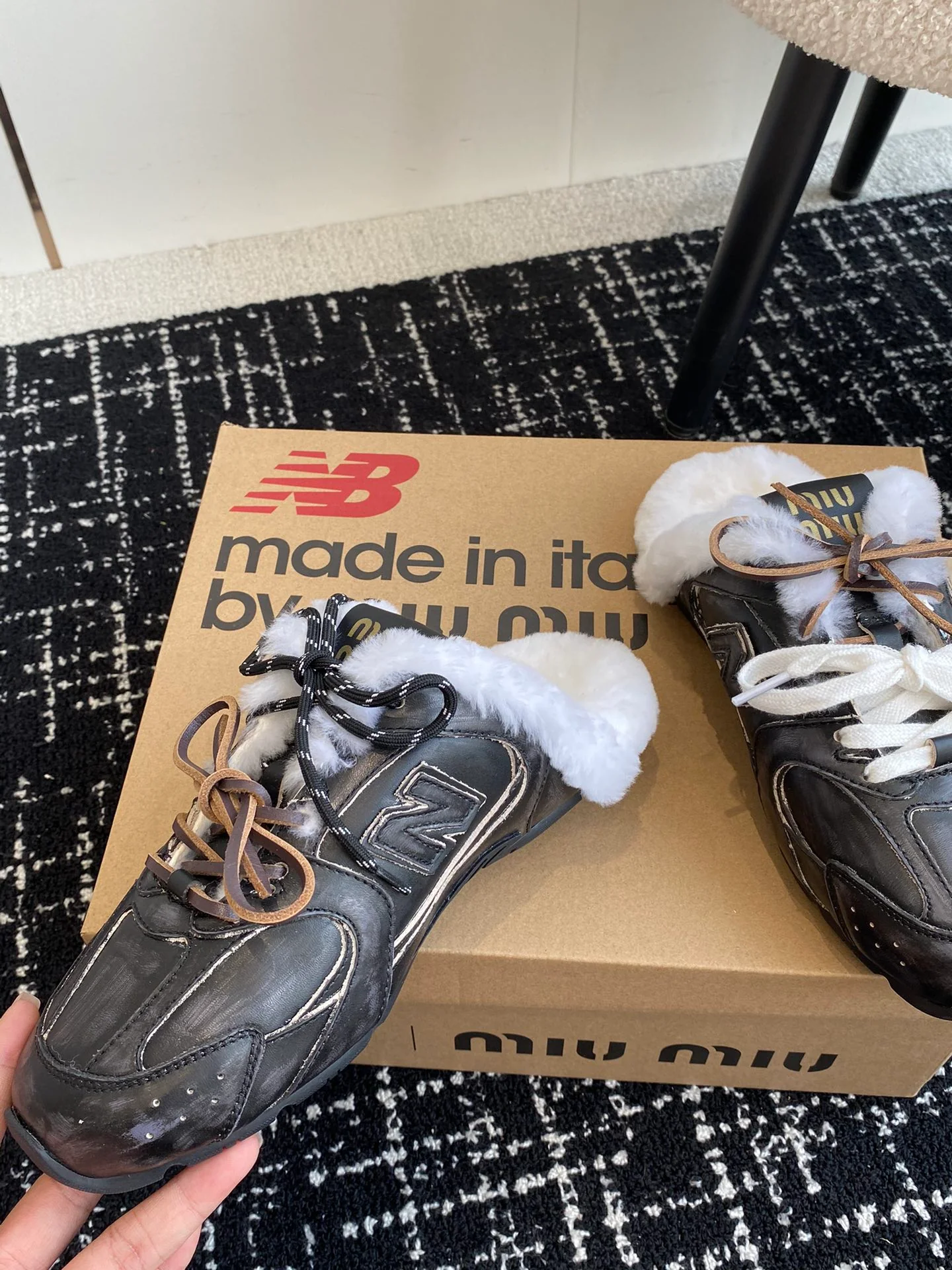 Шерстяные тапочки Miu Miu 2024 - черные