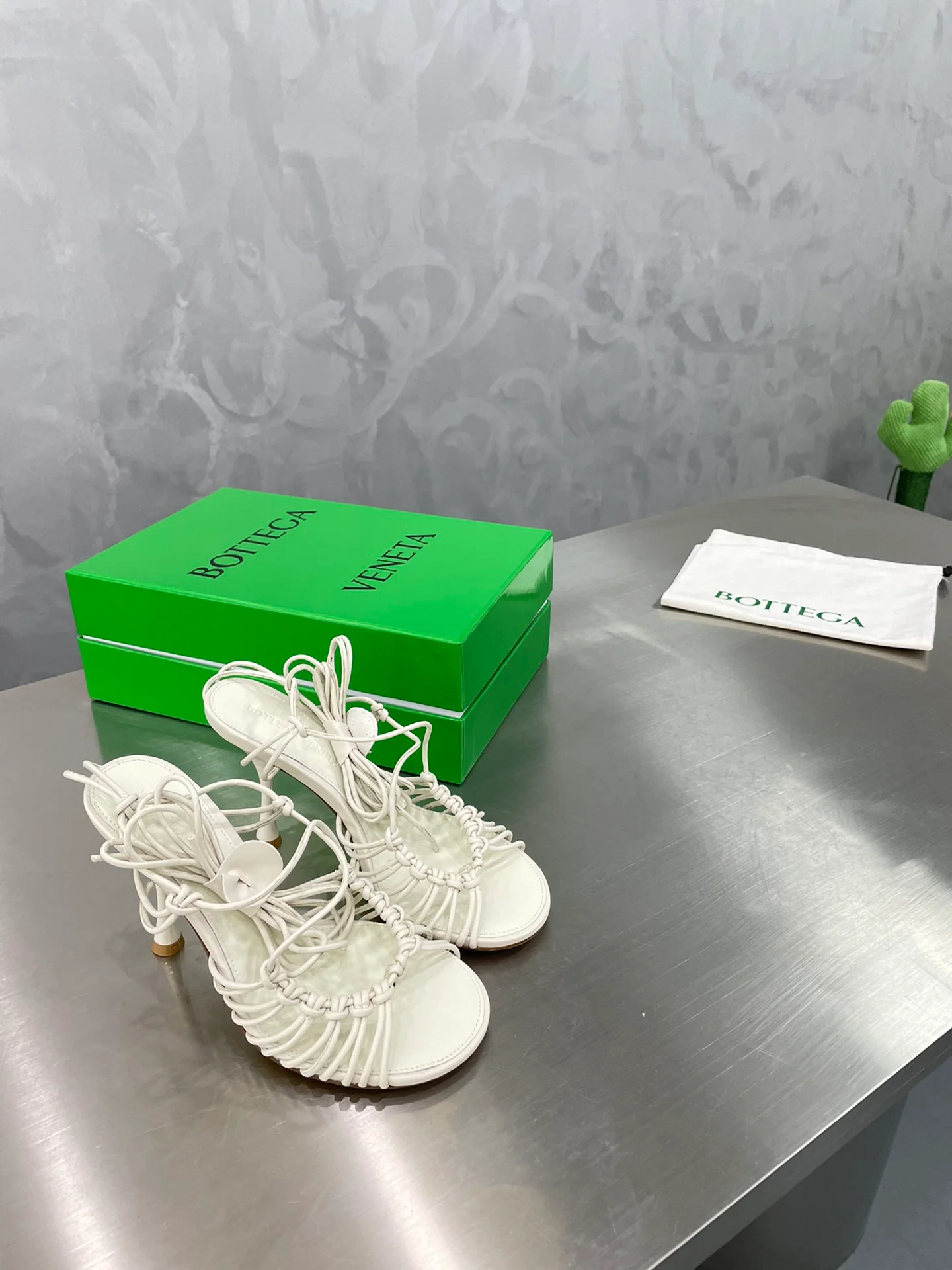 BV - Плетеные шпильки