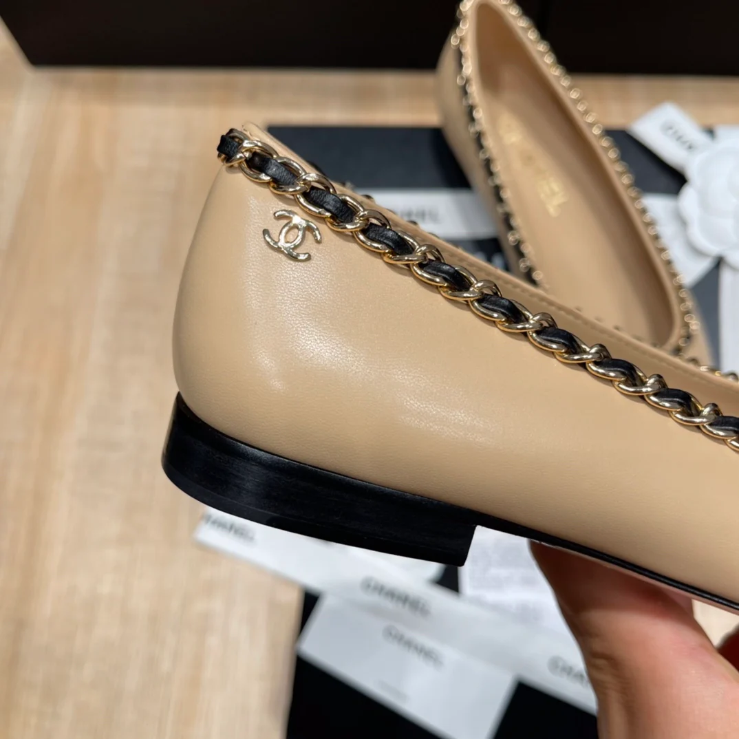 Chanel - Балетки с абрикосовой цепочкой
