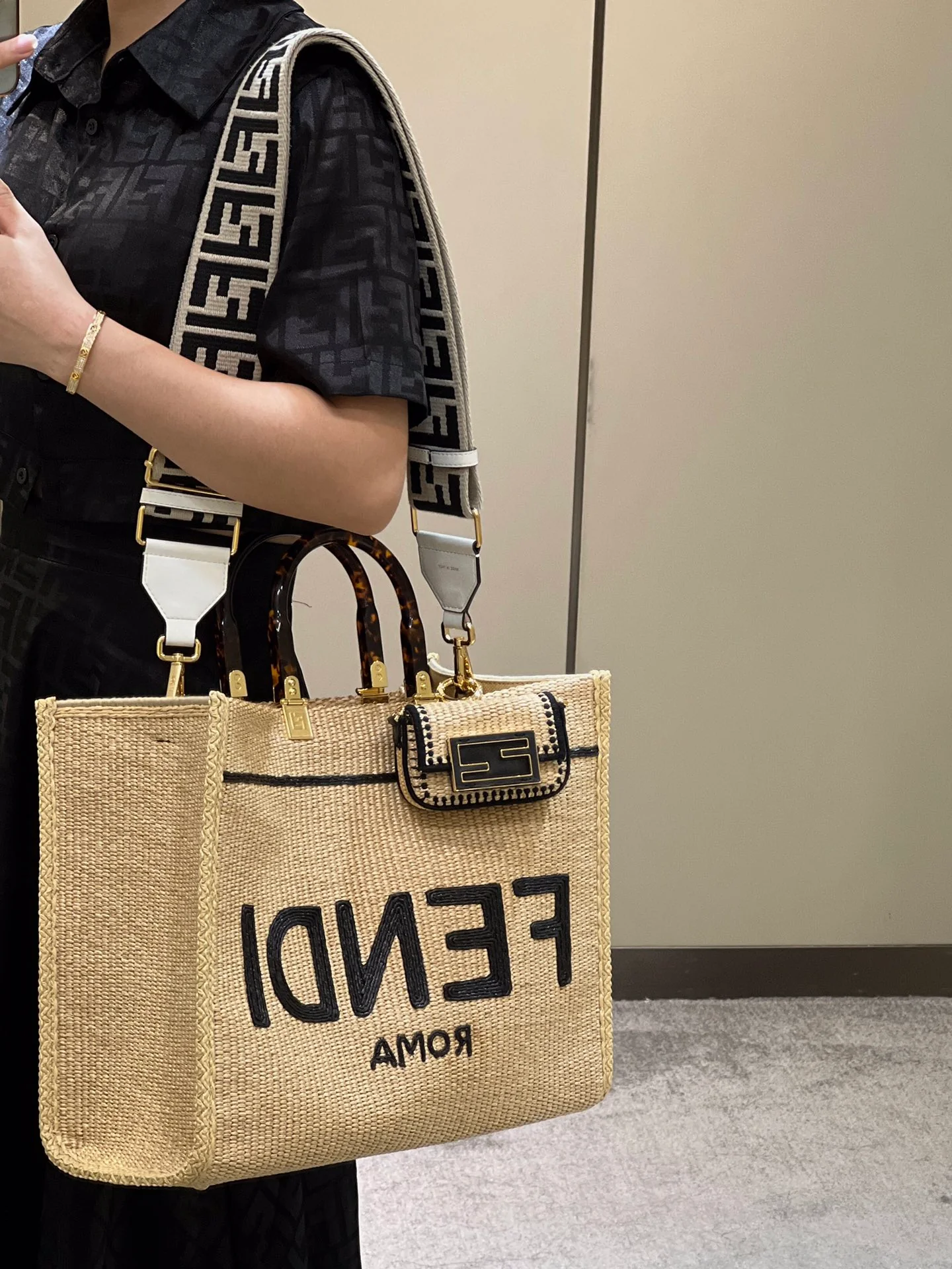 Сумка-шоппер Fendi Sunshine ручной работы из соломы