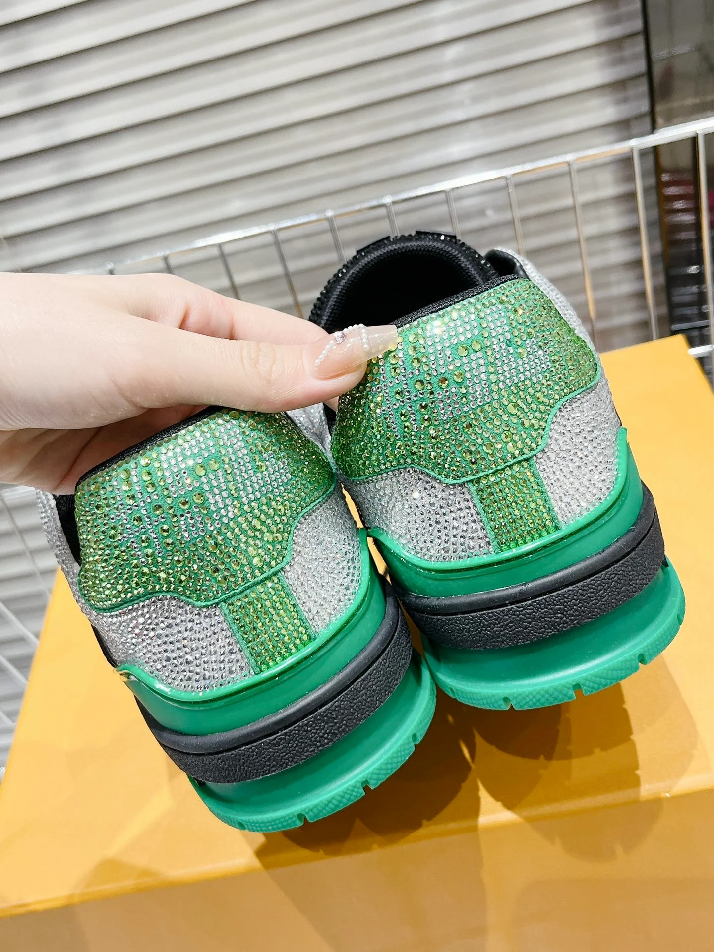 Кроссовки LV Trainer - обувь для скейтбординга - глянцевый черный/зеленый - унисекс