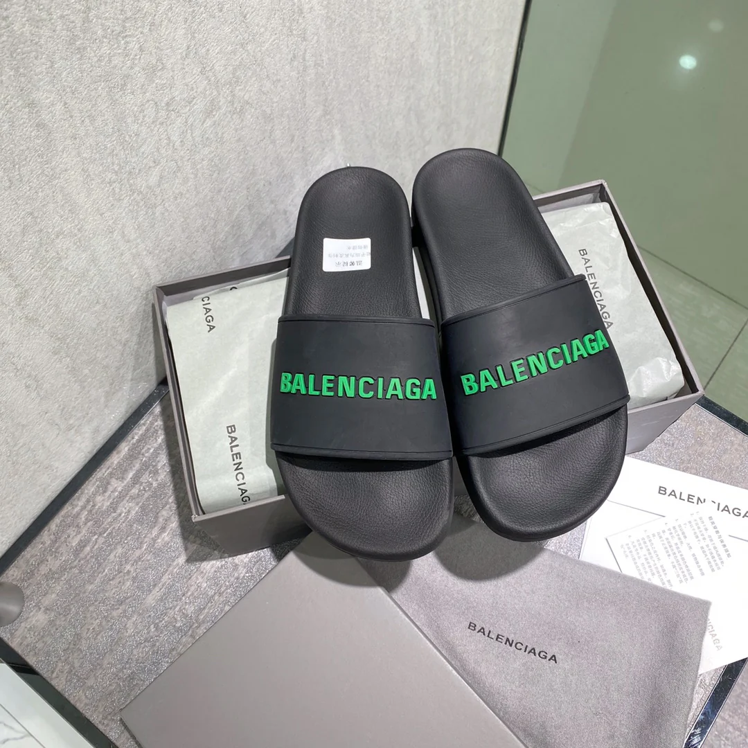 Balenciaga - Черные тапочки