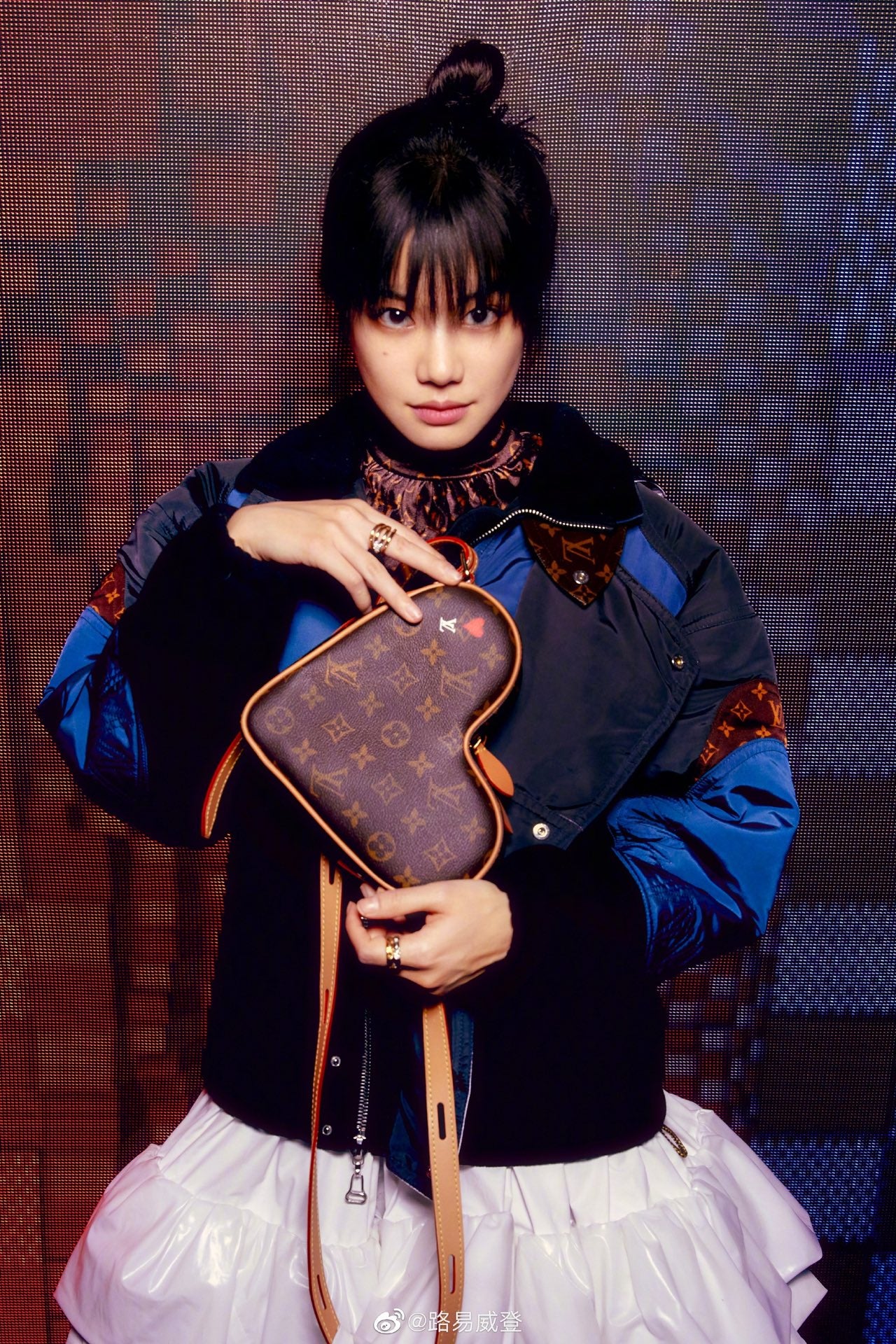 lv-m57456-cur-handbag material