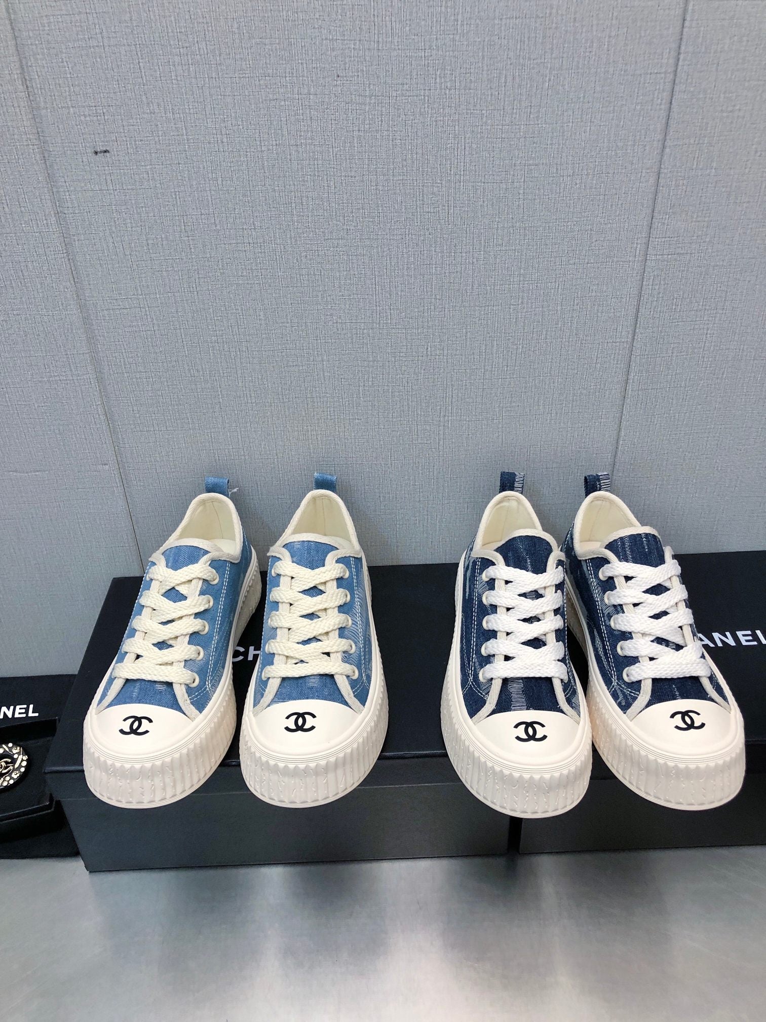 Новинка Chanel 2023 года - Кеды - Туфли цвета 