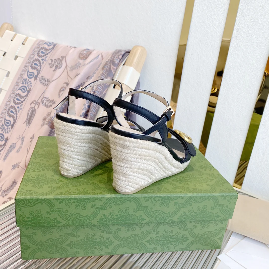 Gucci - Сандалии с соломенной пяткой